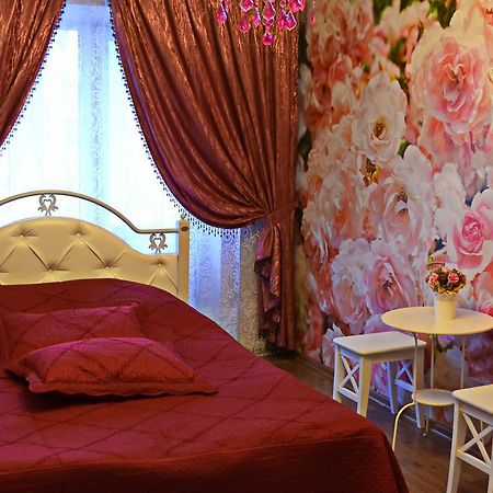 Roses Apartment In The City Center Tsjernihiv Eksteriør bilde
