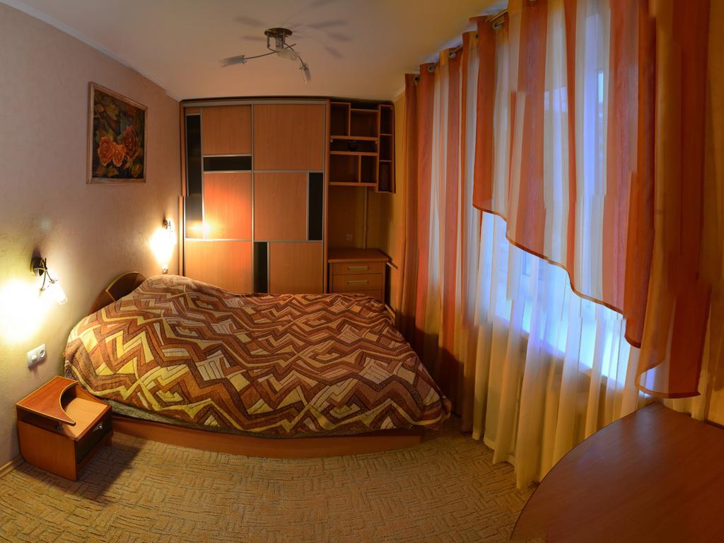 Roses Apartment In The City Center Tsjernihiv Eksteriør bilde