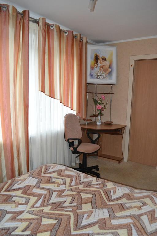 Roses Apartment In The City Center Tsjernihiv Rom bilde