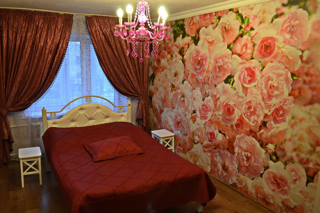 Roses Apartment In The City Center Tsjernihiv Eksteriør bilde